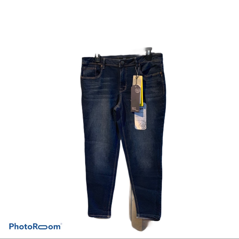 1822 NWT SKINNY SUMMER JEANS. Size 14